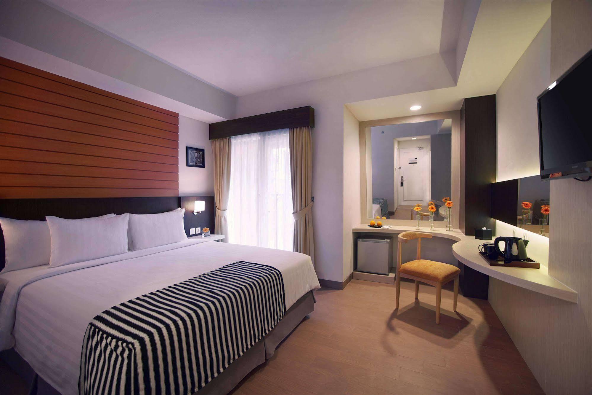 Vega Hotel Gading Serpong Exterior foto