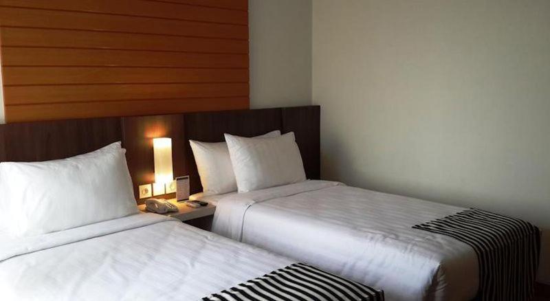 Vega Hotel Gading Serpong Zimmer foto