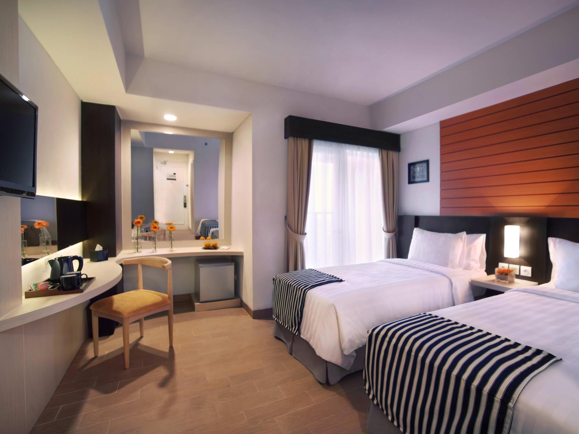 Vega Hotel Gading Serpong Exterior foto