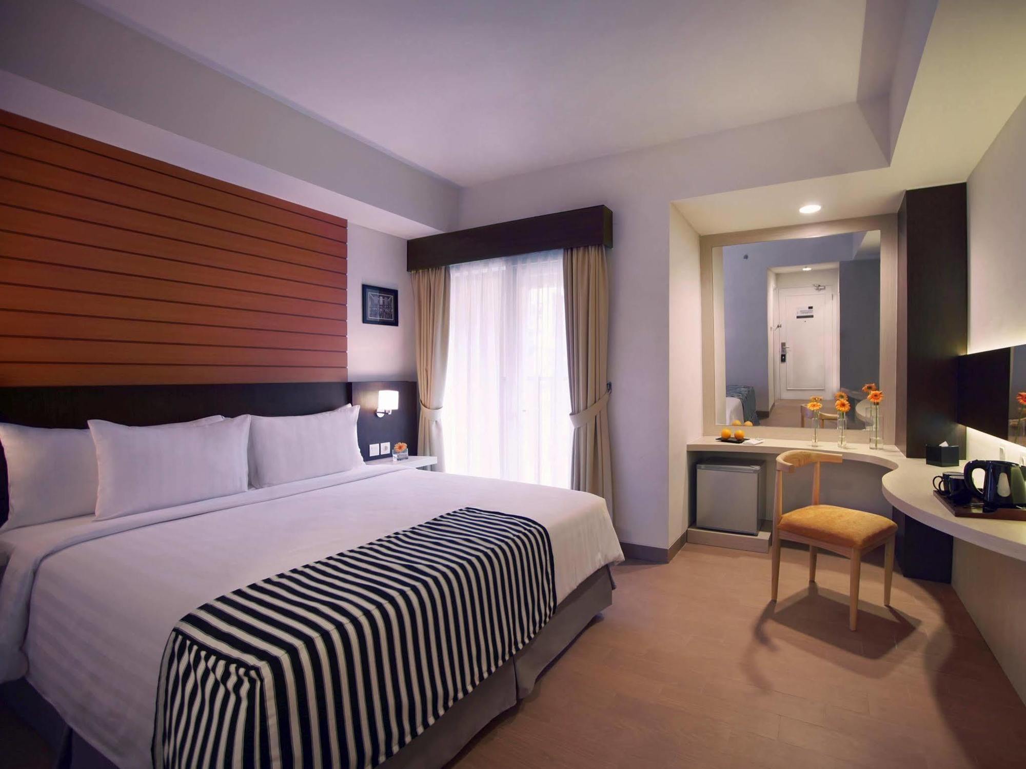 Vega Hotel Gading Serpong Exterior foto