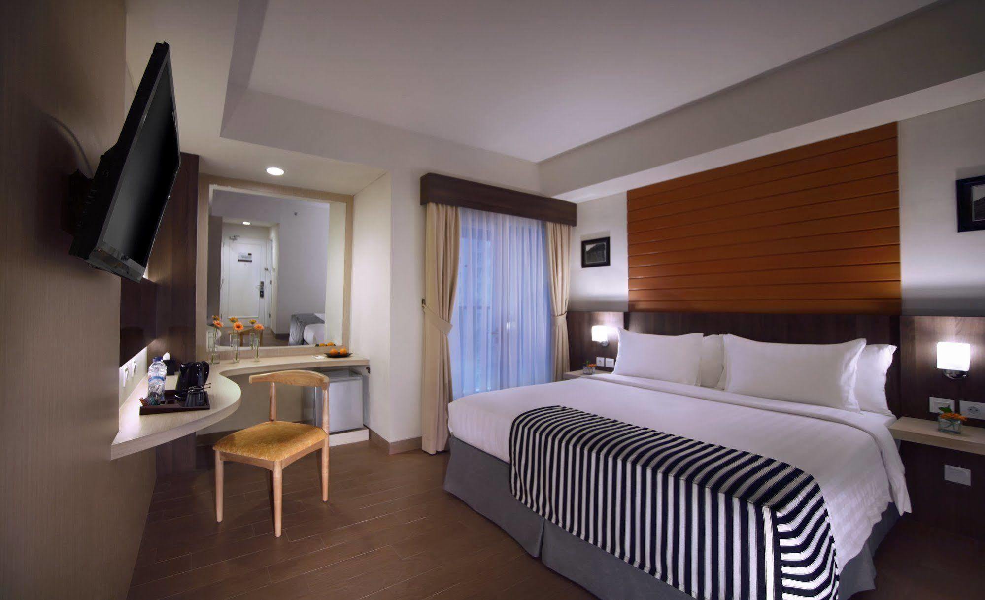 Vega Hotel Gading Serpong Exterior foto